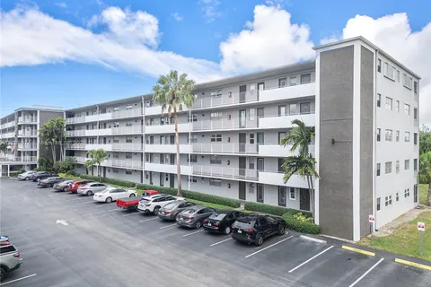 4800 Hillcrest Ln # 503, Hollywood FL 33021