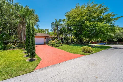 8620 SW 181st St, Palmetto Bay FL 33157
