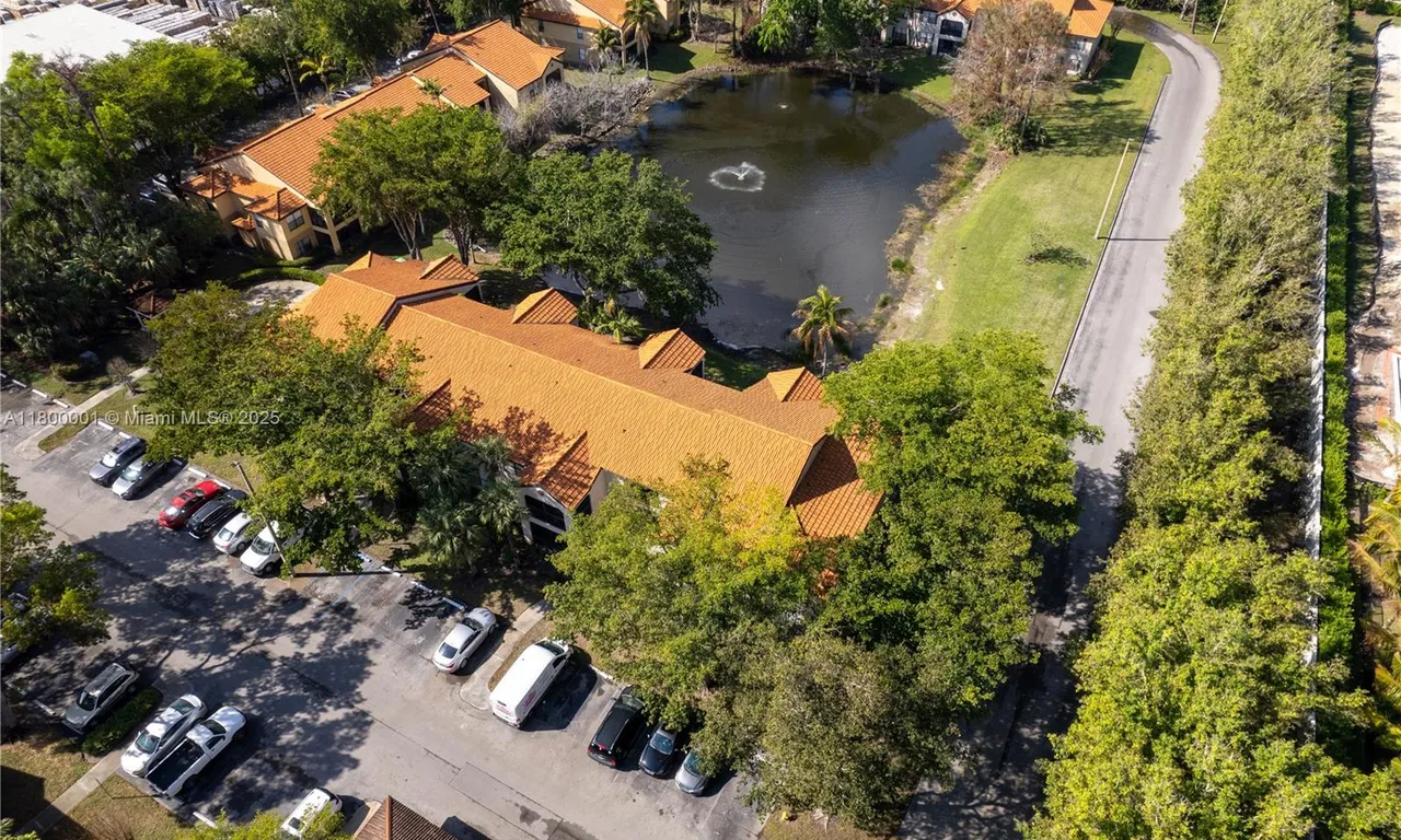 2094 Arbour Walk # 318, Naples FL 34109