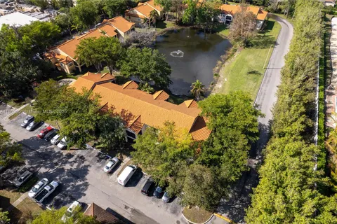 2094 Arbour Walk # 318, Naples FL 34109