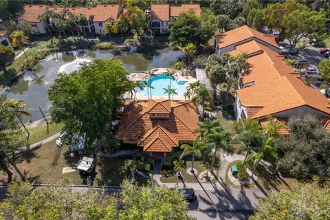 2094 Arbour Walk # 318, Naples FL 34109