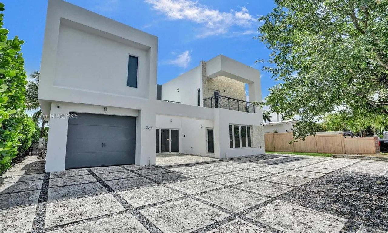 2612 Key Largo Ln, Fort Lauderdale FL 33312