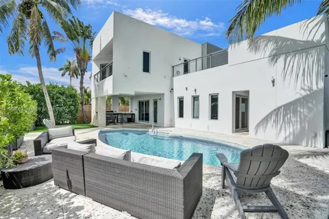2612 Key Largo Ln, Fort Lauderdale FL 33312