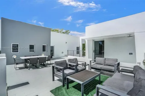 2612 Key Largo Ln, Fort Lauderdale FL 33312