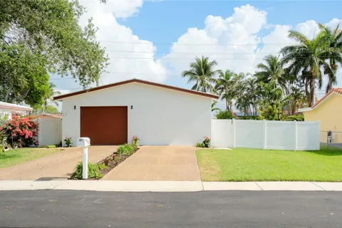 205 SE 4th St, Dania Beach FL 33004