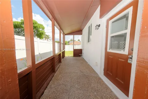 205 SE 4th St, Dania Beach FL 33004