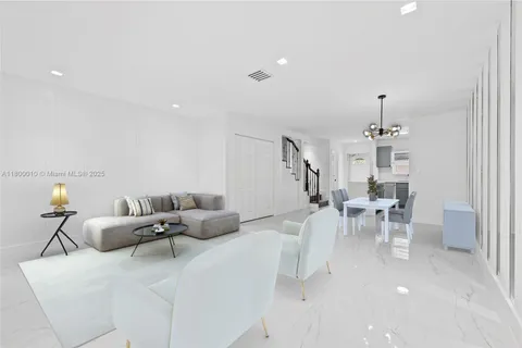 450 SE 7th St # 214, Dania Beach FL 33004