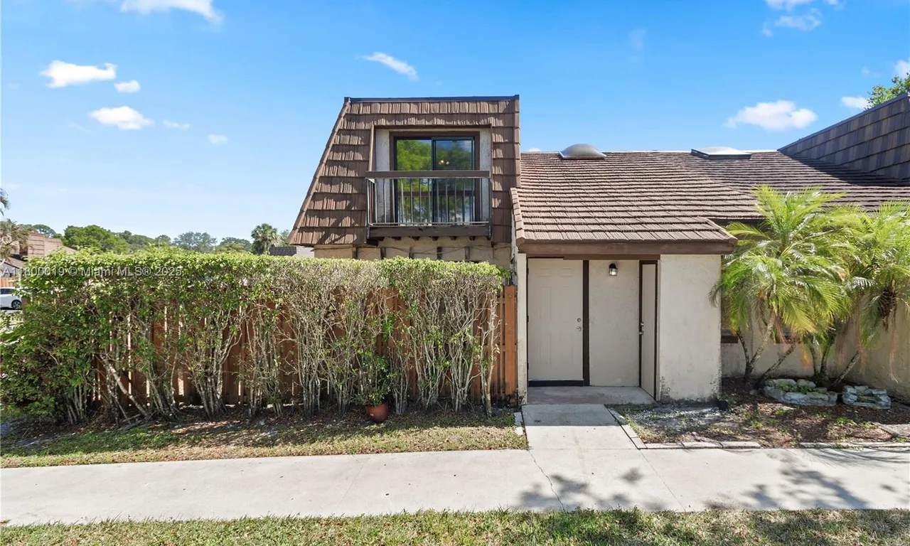 4020 Palm Bay Cir # B, West Palm Beach FL 33406