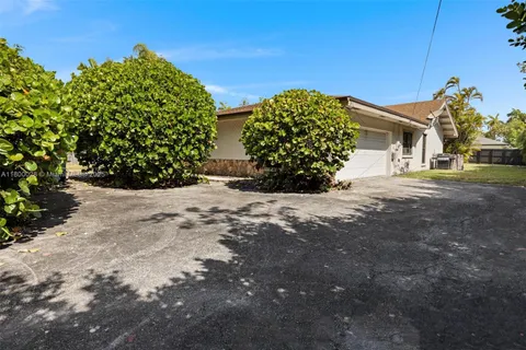 10241 SW 136th St, Miami FL 33176