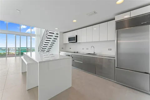 1040 Biscayne Blvd # 3802, Miami FL 33132
