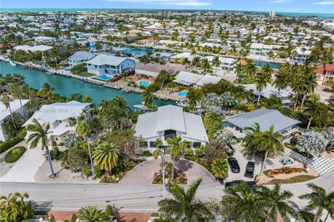 1220 Coury Dr, Key Colony FL 33051