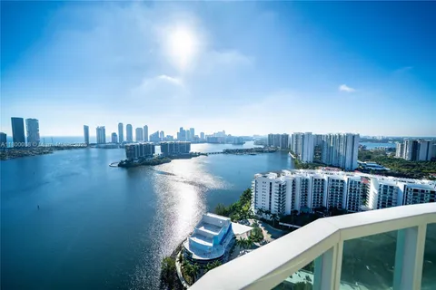 3330 NE 190th St, Aventura FL 33180