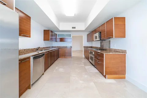 3330 NE 190th St, Aventura FL 33180
