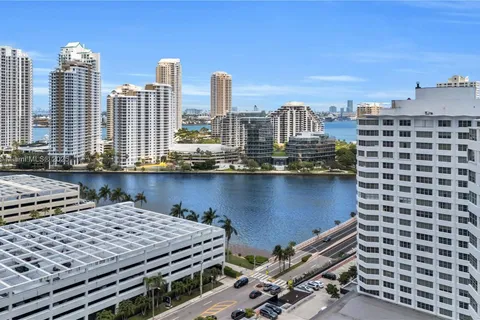 950 Brickell Bay Dr # 1108, Miami FL 33131