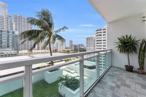 950 Brickell Bay Dr # 1108, Miami FL 33131