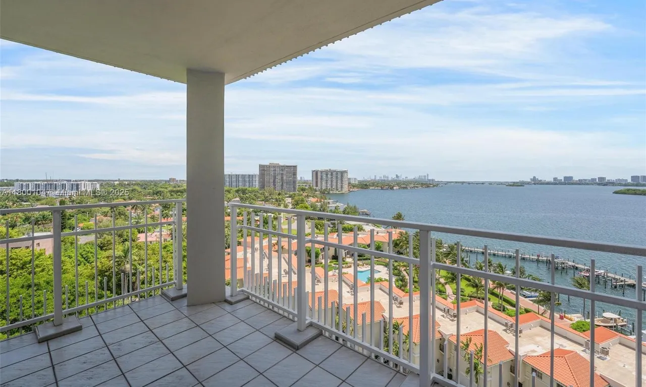 4000 Towerside Ter # 1403, Miami FL 33138