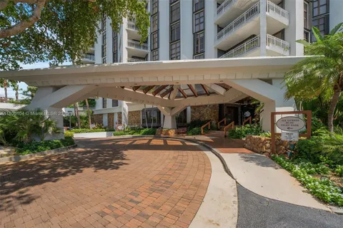 4000 Towerside Ter # 1403, Miami FL 33138