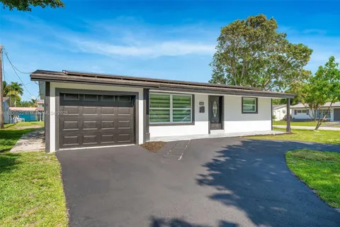 2600 NW 68th Way, Sunrise FL 33313