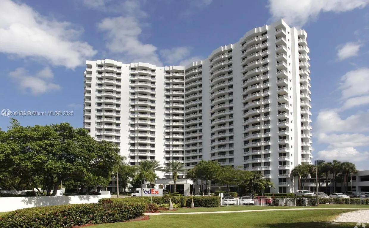 3300 NE 191st St # 1801, Aventura FL 33180