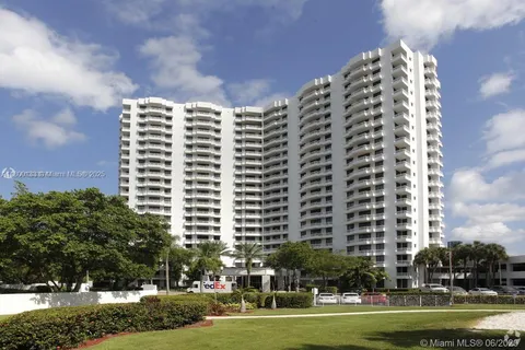 3300 NE 191st St # 1801, Aventura FL 33180