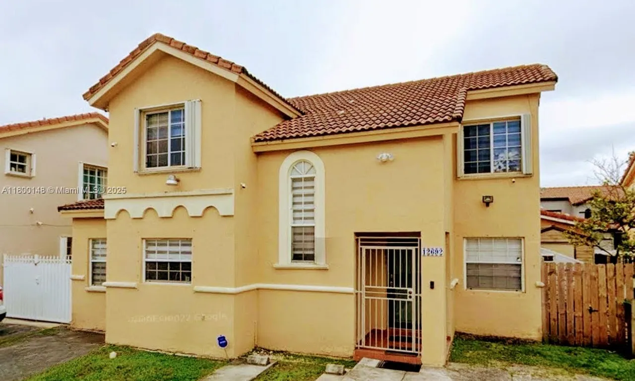 12692 NW 8th Trl, Miami FL 33182