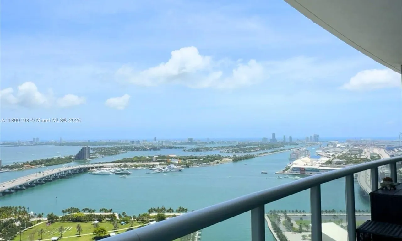 888 Biscayne Blvd # 4012, Miami FL 33132