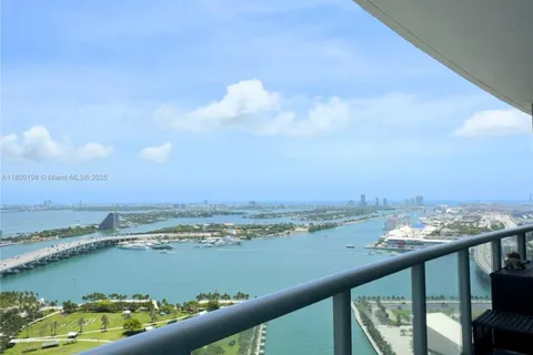 888 Biscayne Blvd # 4012, Miami FL 33132