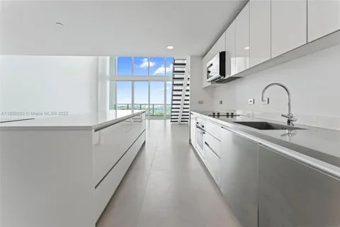 1040 Biscayne Blvd # 3802, Miami FL 33132