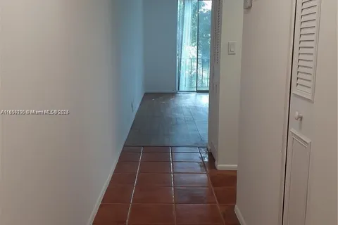 3670 Inverrary Dr # 2M, Lauderhill FL 33319