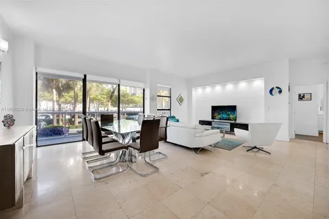 20505 E Country Club Dr # 137, Aventura FL 33180