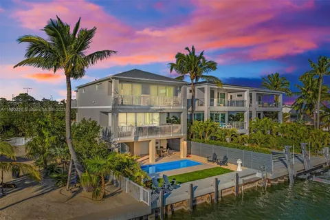 3 Man O War Dr, Marathon FL 33050