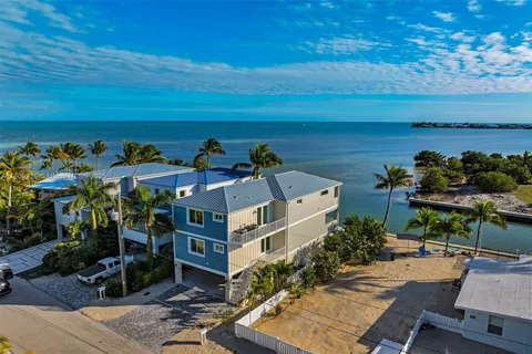 3 Man O War Dr, Marathon FL 33050