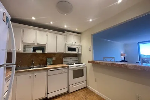 16851 NE 23rd Ave # B621, North Miami FL 33160