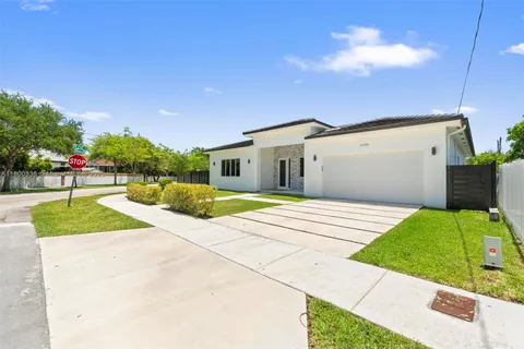 21205 Ingraham Ave Rd, Cutler Bay FL 33189