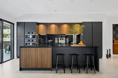 4275 Prairie Ave, Miami Beach FL 33140