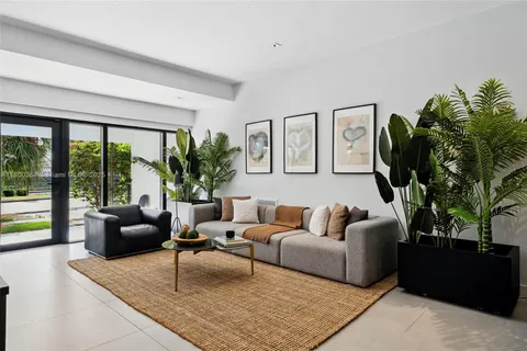 4275 Prairie Ave, Miami Beach FL 33140