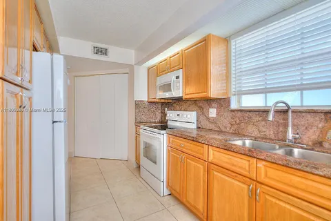 2007 SE 26th # 104, Homestead FL 33035