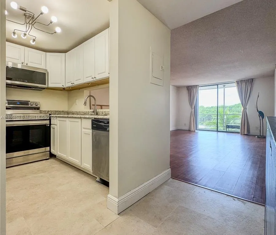 2935 NE 163rd St # 4T, North Miami Beach FL 33160