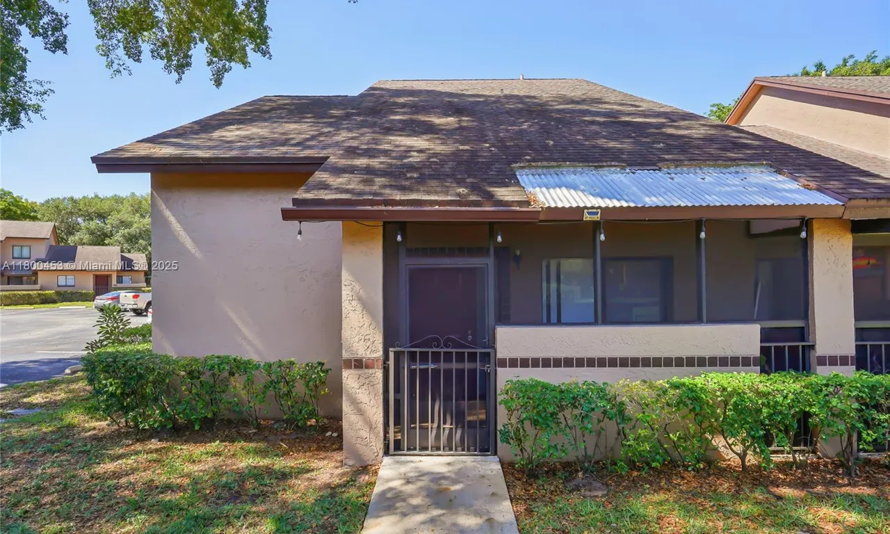 2323 NW 37th Ave, Coconut Creek FL 33066