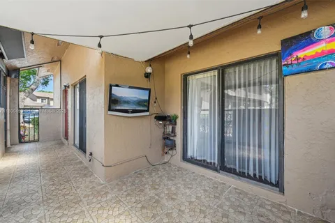 2323 NW 37th Ave, Coconut Creek FL 33066