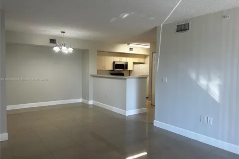 11185 SW 6 St # 104, Pembroke Pines FL 33025