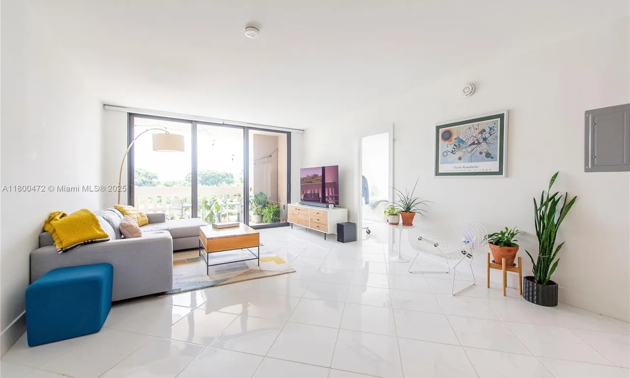 90 Edgewater Dr # 715, Coral Gables FL 33133