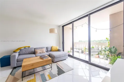 90 Edgewater Dr # 715, Coral Gables FL 33133