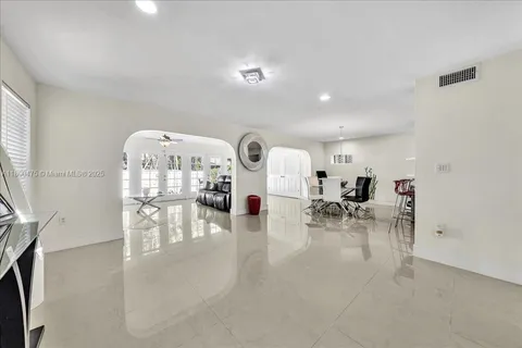 1060 SW 111th Way, Davie FL 33324