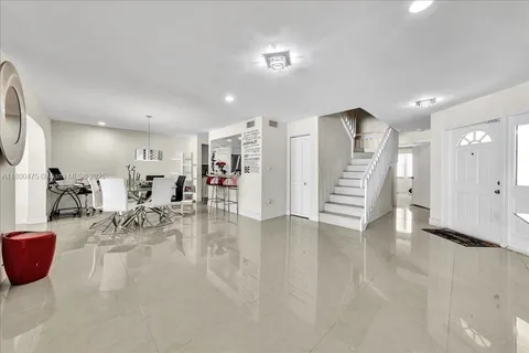 1060 SW 111th Way, Davie FL 33324