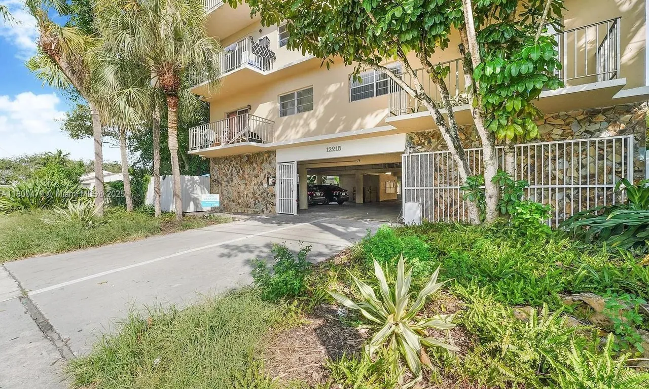 12215 W Dixie Hwy # 102, North Miami FL 33161