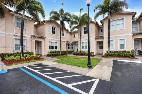 2884 SE 2nd Dr # 3, Homestead FL 33033