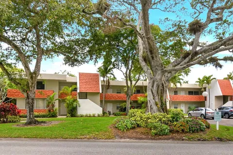 823 Cypress Blvd # 204, Pompano Beach FL 33069