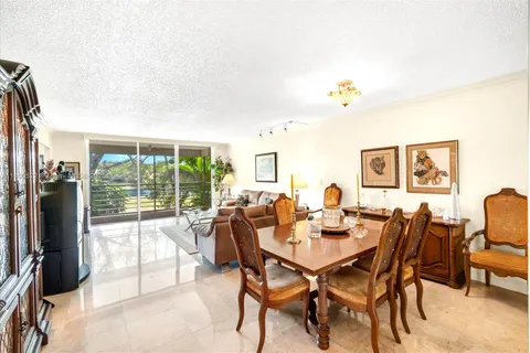 823 Cypress Blvd # 204, Pompano Beach FL 33069