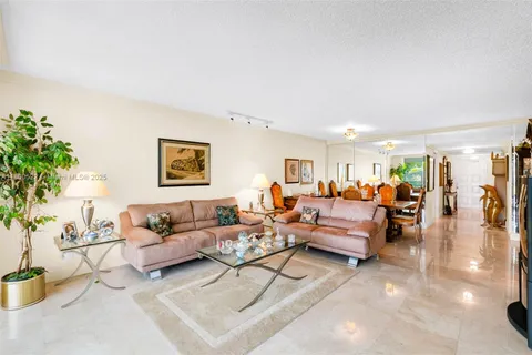 823 Cypress Blvd # 204, Pompano Beach FL 33069